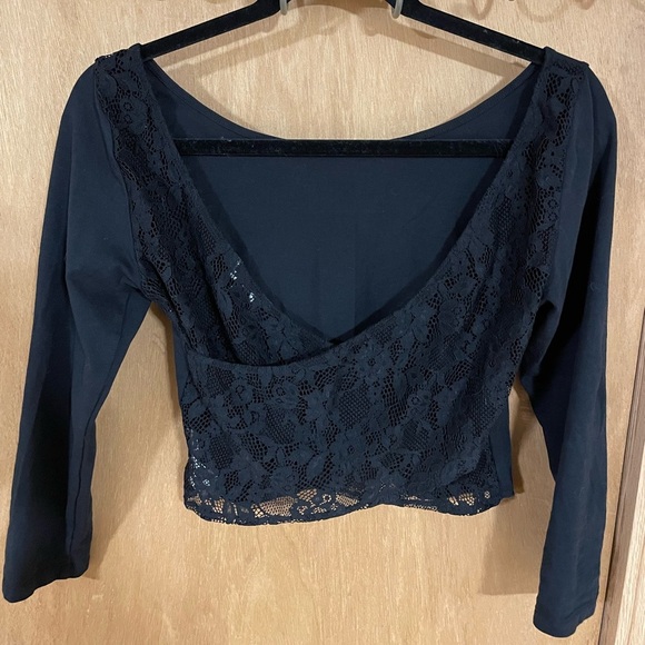AMERICAN EAGLE-long sleeve black crop with lace back - Picture 2 of 3
